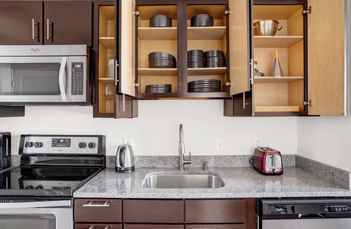 Woodmont Triangle Apartment | Sleek Bethesda Bainbridge 1BR w/Concierge, Gym, W/D, walk to Metro, by Blueground