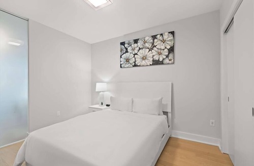 NoMa House | Sleek Kitchen w/High End Appliances | Union Station & Union Market Close by