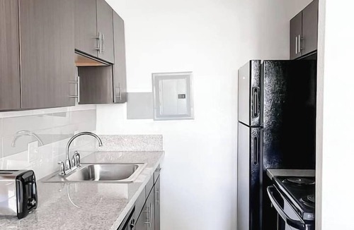 Corryville Apartment | Sleepover | Cozy 1BD/1BA + Gym - Cincinnati