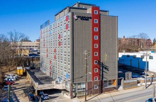 Corryville Apartment | Sleepover | Lavish 1BD/1BA + Gym Cincinnati