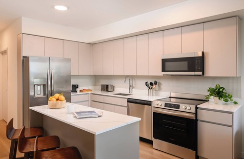 Midtown Hotel | Sleeps 12 2 Suites in New Luxury Hotel w/Rooftop Pool | Sense28 by AvantStay