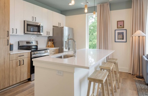 Nashville Hotel | Sleeps 20 Prime 12 South Location 2 4BDR Suites | The Gilmore by AvantStay