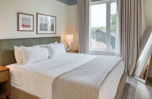 Nashville Hotel | Sleeps 20 Prime 12 South Location 2 4BDR Suites | The Gilmore by AvantStay