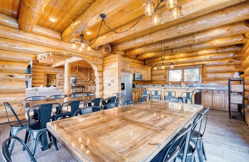 Pittman Center Cabin | Sleeps 21 Luxury Cabin w/Panoramic View, Hot Tub, Game Room | Pinnacle Chalet