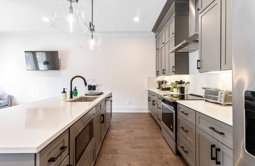 Eastwood House | *SLEEPS 24* Keep the Secret 1 *2 Units * 8BR* 8BA*Amazing Townhomes*