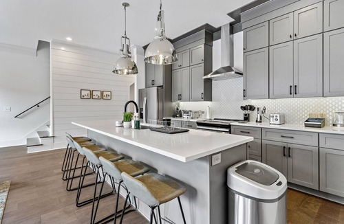 Eastwood House | * SLEEPS 24* Keep the Secret 3 - *2 Units * 8BR* 8BA * Amazing townhomes*