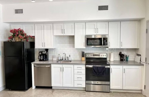 South Nashville Condo | Sleeps 6 near Downtown,Soccer Stadium,Raceway,Flea Mkt,Dog Park,Wifi,Laundry,Zoo