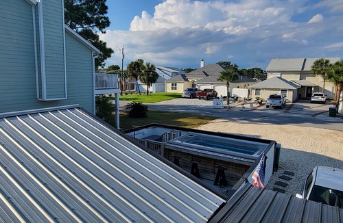 Holiday Beach House | Sleeps 8 Waterview with Kayaks & Bikes! GREAT Outdoor seating for 12 & LAP POOL
