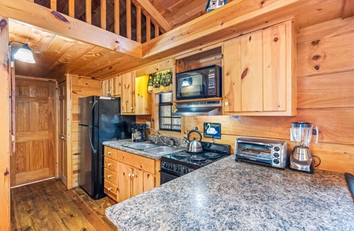 Berkeley Springs House | Sleepy Creek - hot tub, pets, grill, fire pit, wifi, screen porch, creekside