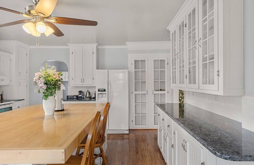 Snohomish House | Snohomish 10+Acre 5BR | Hot Tub, Pond & Stables