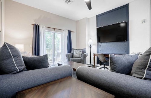 Bahama Bay House | Snowbird-Friendly First Floor Condo w Shared Pool & Hot Tub and Central AC