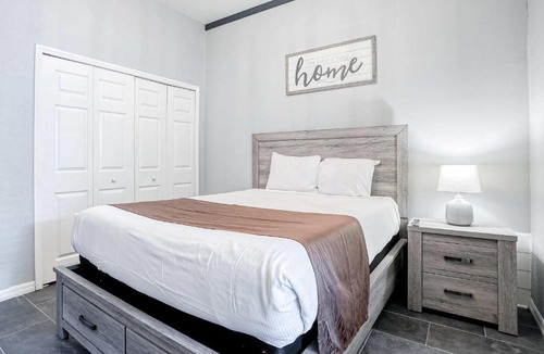 Bahama Bay House | Snowbird-Friendly First Floor Condo w Shared Pool & Hot Tub and Central AC