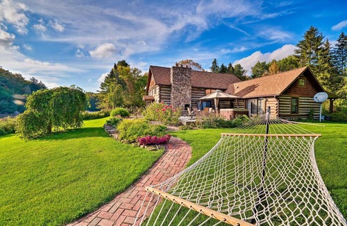 White Lake House | Soak, Relax & Explore! Walk to Wolf River