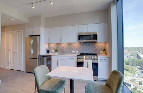 North Rosslyn Apartment | Sojourn Rosslyn Gym Pool Rooftop & Free Parking