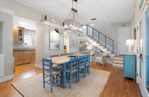 Seaside House | Son Worshipers - Seaside Home near Iconic Town Council!