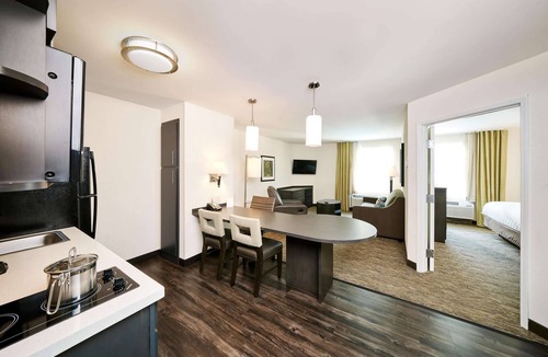Gahanna Hotel | Sonesta Simply Suites Columbus Airport Gahanna