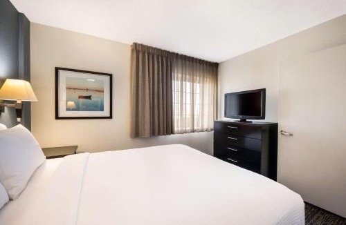 Gahanna Hotel | Sonesta Simply Suites Columbus Airport Gahanna