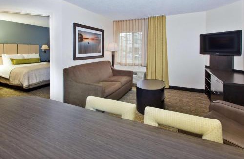 Ashley Oaks Hotel | Sonesta Simply Suites Knoxville
