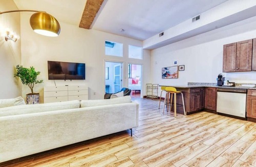West Poplar Apartment | Sosuite | 2BR Apt w W/D, Gym, On-Site Restaurant