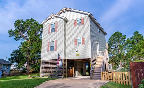 Colington Harbour House | Sound Waves - Colington Harbor, Canalfront w/Access, Pets OK, Community Pool, YR Flex Stays