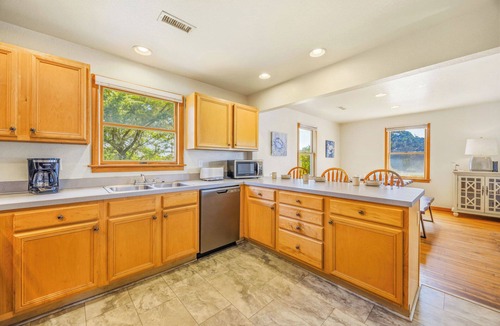 Rodanthe House | Soundside Dog Friendly Home w/Hot Tub, Easy Windsports Access, Beach Nearby