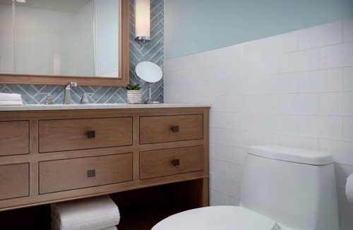Uptown - Upper Duval Hotel | Southernmost Beach Resort, Classic 2 Queen Rooms – Beach Access & Onsite Pool