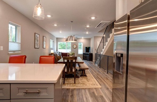 Asheville Villa | Southside Ave Townhome In Brewery District