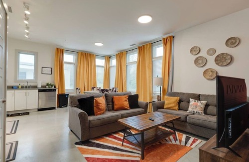 South Nashville Condo | Spacious 2BR Nashville Retreat | Near The Gulch