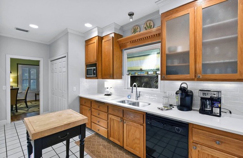 Saint Simons Heights House | Spacious 3 bed/2.5 bath Home - 1.8 miles to Beach!