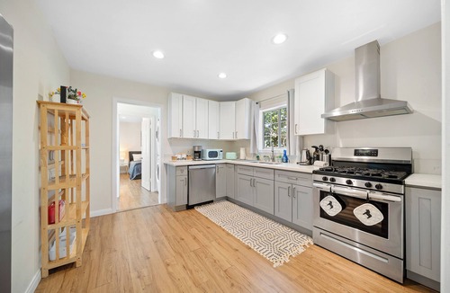 Lawndale House | Spacious 3BDR Home Near Manhattan Beach