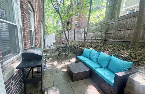 Aspinwall Hill Apartment | Spacious 3Bed, 2Bath, Near Hospitals & Transports
