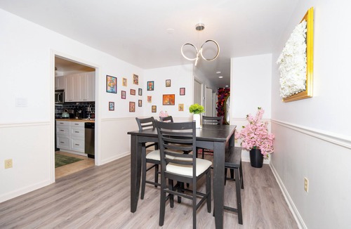 Alexandria Condo | Spacious 3BR condo in Alexandria w/100" TV and free parking