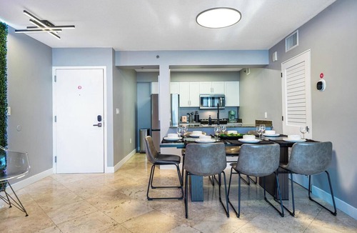 Brickell Condo | Spacious 3BR Pool/Gym 15min to Bayfront Fest