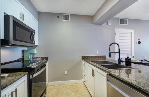 Brickell Condo | Spacious 3BR Pool/Gym 15min to Bayfront Fest