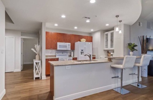South Eola Apartment | Spacious 4 bd/2bath 2100 sq ft Downtown Condo
