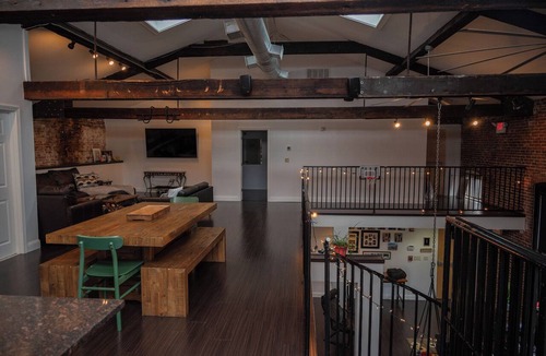 Fox Point Apartment | Spacious 4-bedroom riverfront loft apartment