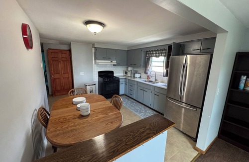 Cheektowaga Apartment | Spacious 4-bedroom apartment in cool Cheektowaga with AC