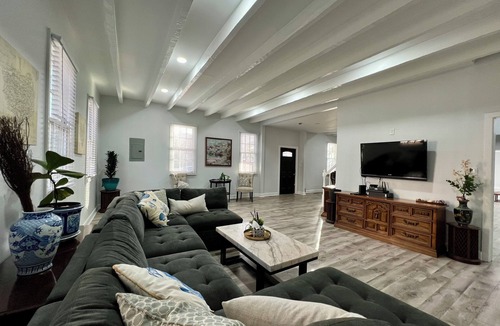 Portsmouth House | Spacious 5-bedroom house with AC in beautiful Portsmouth