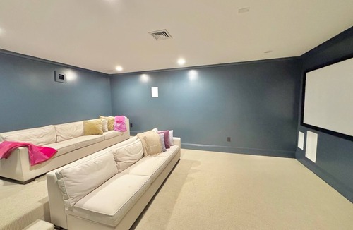 Westport House | Spacious 5-bedroom house in Westport with fitness room, pool and home theatre.