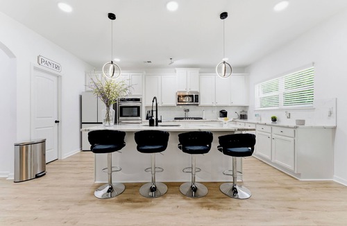 Hampton House | Spacious 5-bedroom house with a king size sofa bed on the 2nd Floor Loft area.