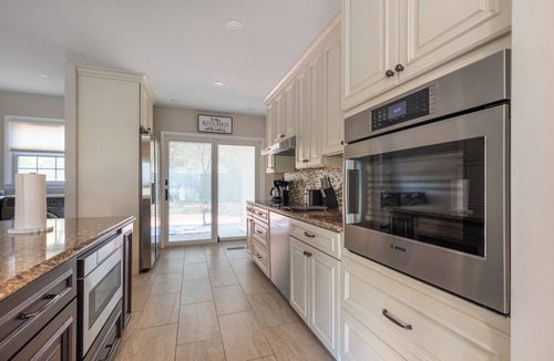 Herndon House | Spacious 5-bedroom house in tranquil Herndon cul-de-sac near Dulles Airport