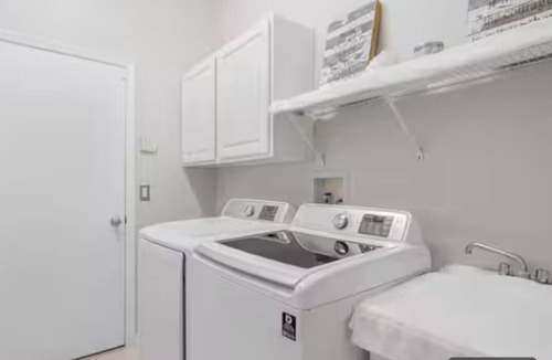 County Line Coalition House | Spacious 5-bedroom house in marvelous Tampa with AC, Wi-Fi, private pool