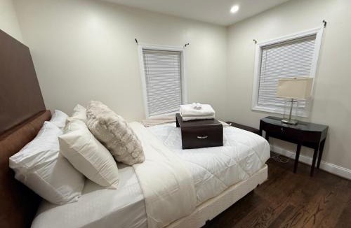 North Bethesda House | Spacious 5 bedroom single family home sleeps 12 with driveway near DC