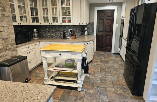 Indianapolis House | Spacious 5 bedroom Farmhouse Perfect for Family/Friend Reunions
