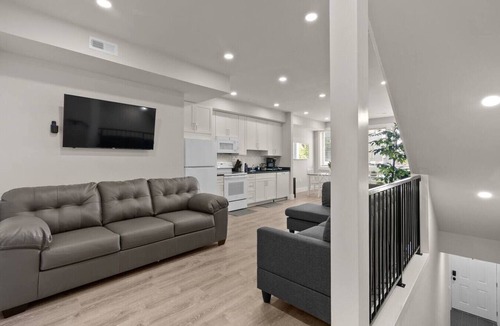 Kingman Park Hotel | Spacious 6BedroomHome+GarageParking+H StCorridorDC