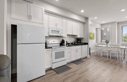 Kingman Park Hotel | Spacious 6BedroomHome+GarageParking+H StCorridorDC