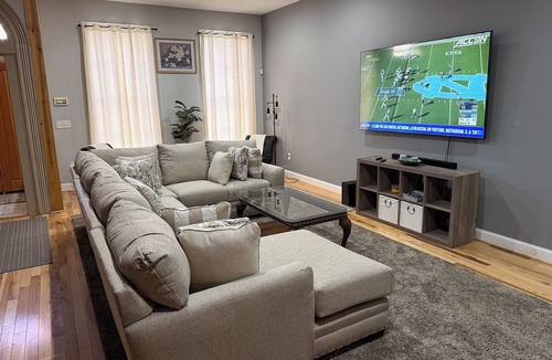 Downtown Baltimore House | Spacious 7-bedroom townhome in awesome Baltimore with AC