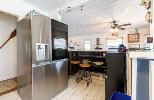 North Carolina Coast House | Spacious Beachy Bungalo One Block From the Ocean