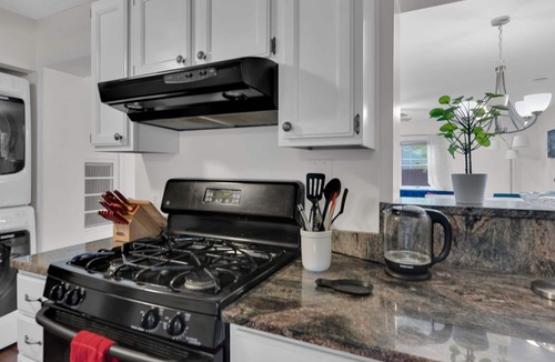 Sterling House | Spacious & beautiful Home Near Herndon/IAD Airport/Ashburn