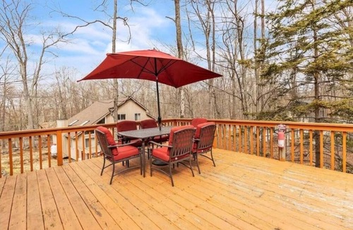 Locust Lake Village Cabin | Spacious Cabin/Hottub/firepit/Gameroom/Ski Hill/in locust lake